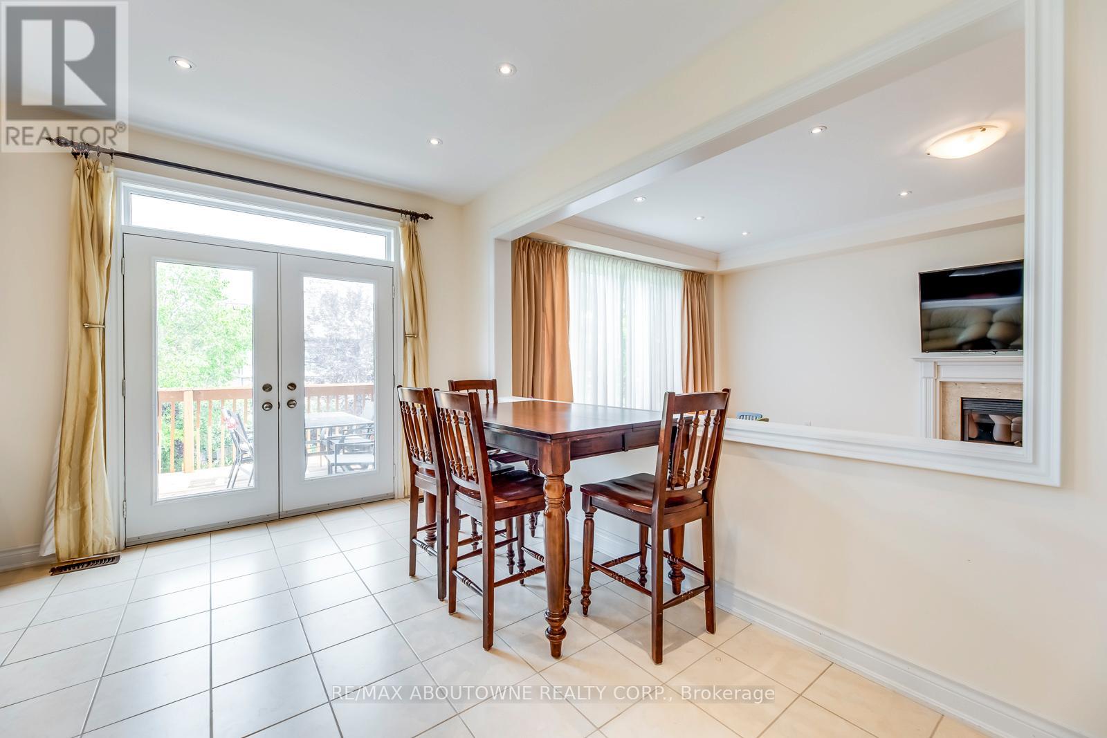 2481 Taylorwood Drive, Oakville, Ontario  L6H 0E1 - Photo 16 - W12986154