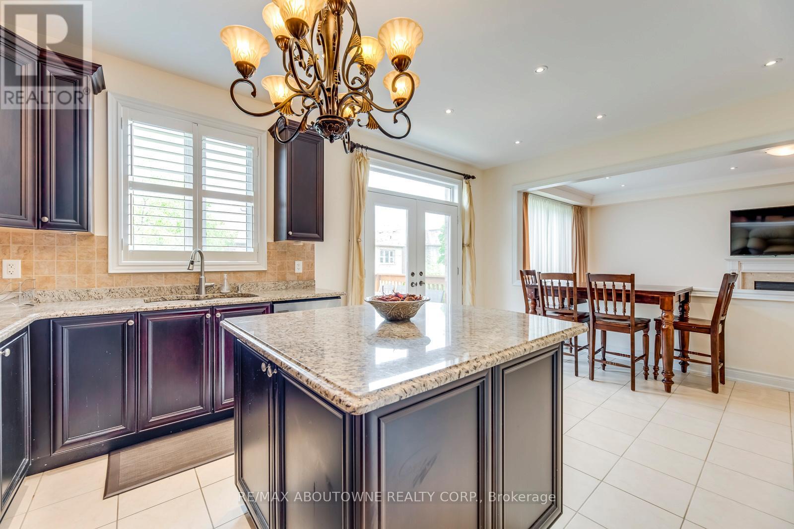 2481 Taylorwood Drive, Oakville, Ontario  L6H 0E1 - Photo 21 - W12986154