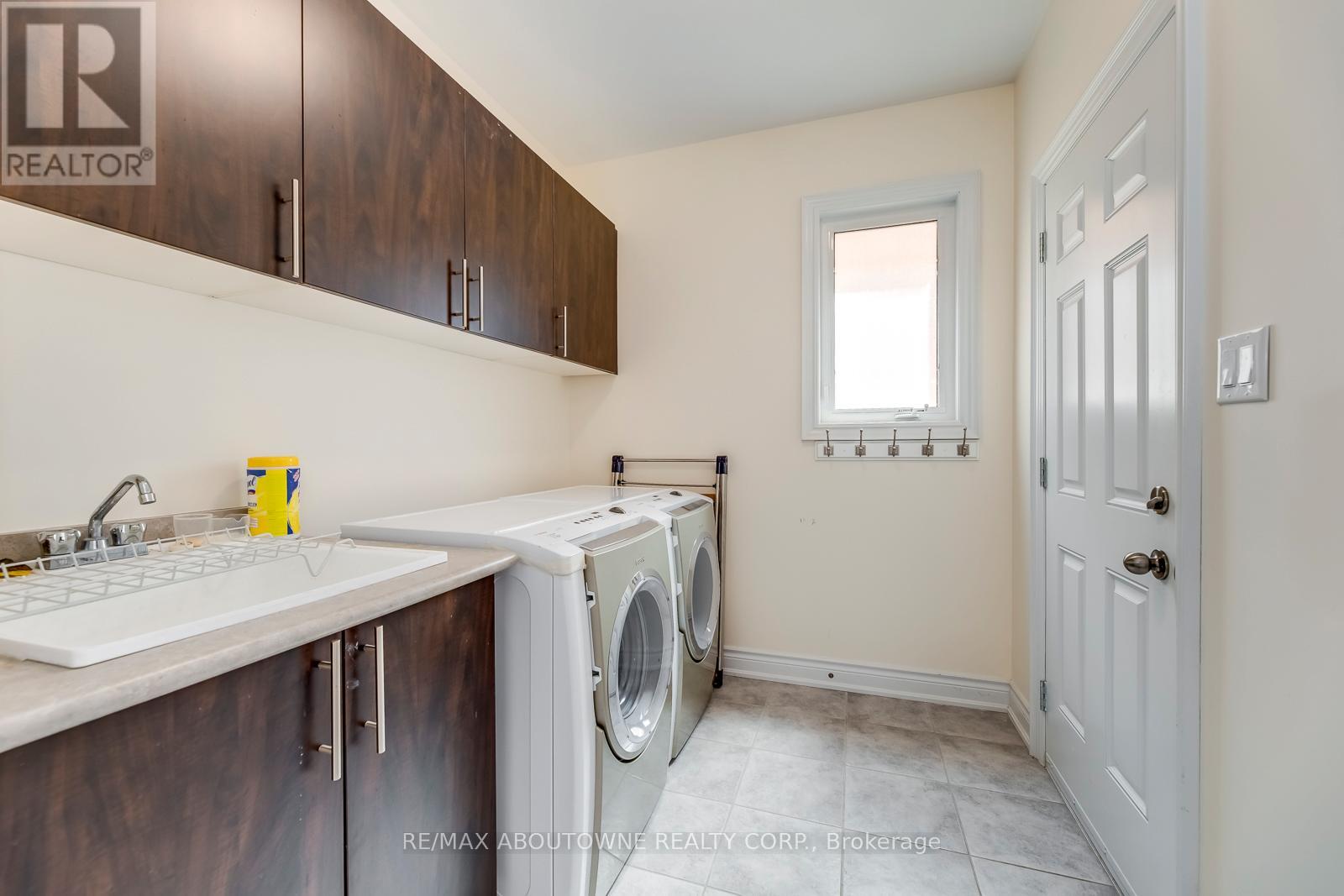 2481 Taylorwood Drive, Oakville, Ontario  L6H 0E1 - Photo 23 - W12986154