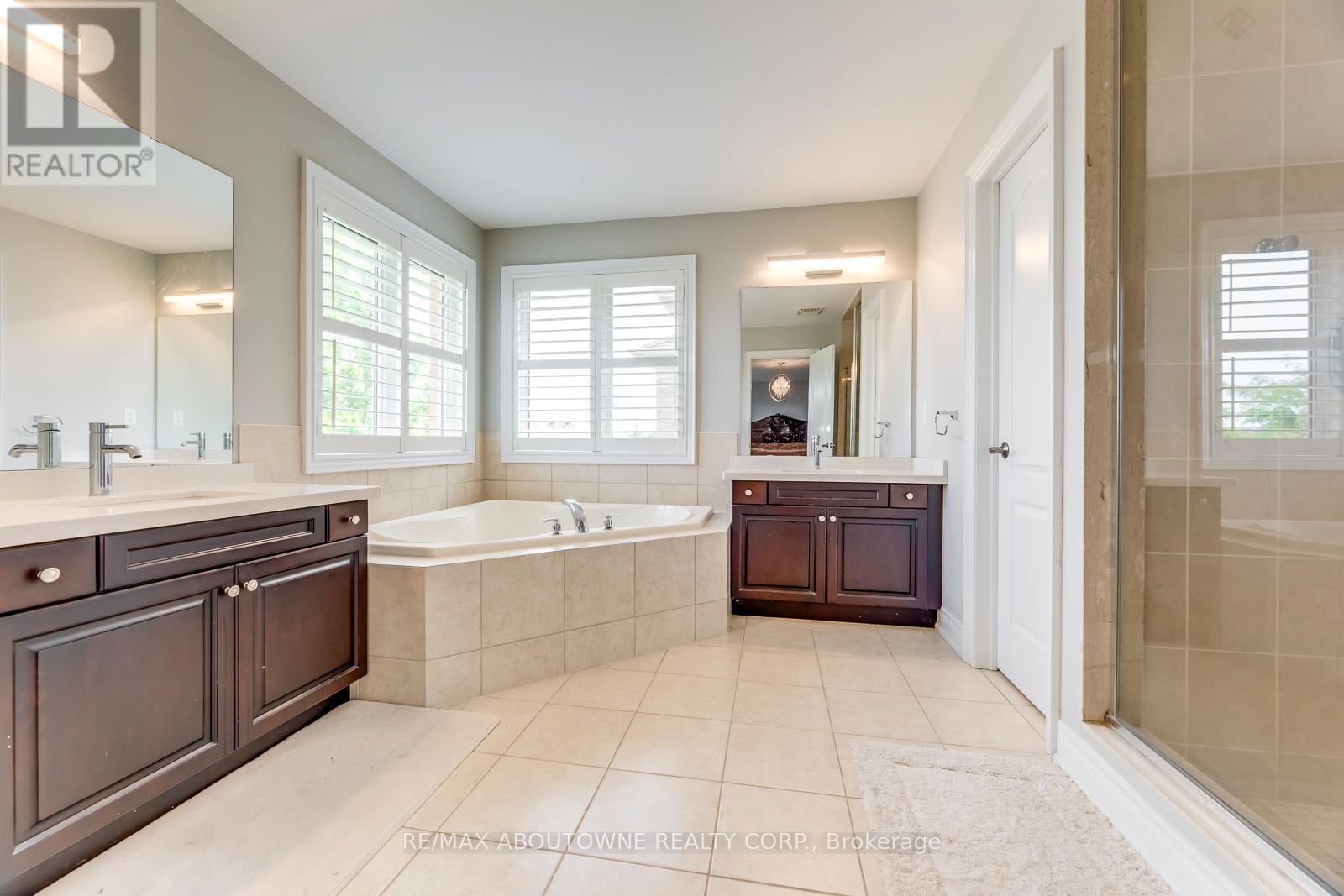 2481 Taylorwood Drive, Oakville, Ontario  L6H 0E1 - Photo 28 - W12986154