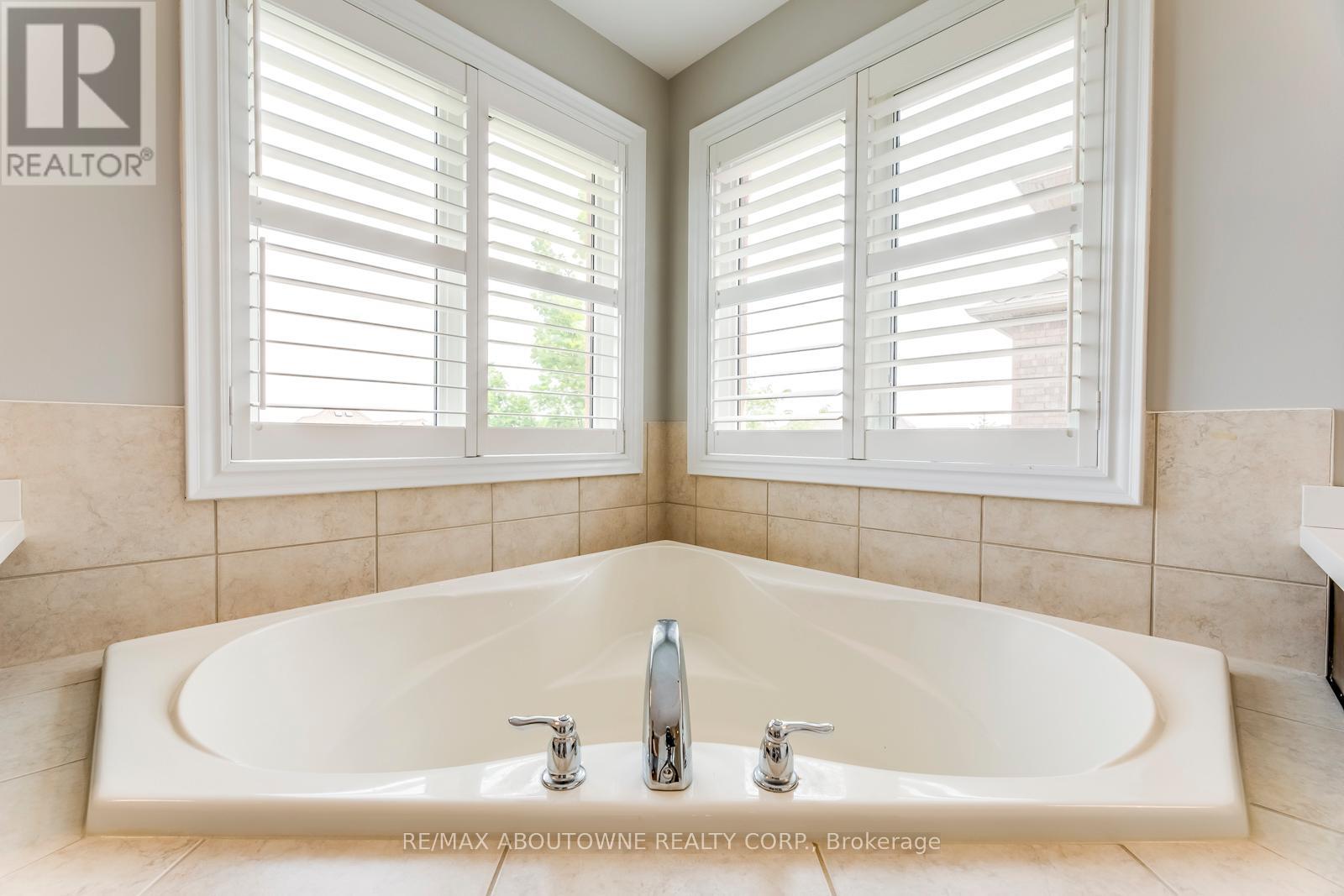 2481 Taylorwood Drive, Oakville, Ontario  L6H 0E1 - Photo 29 - W12986154