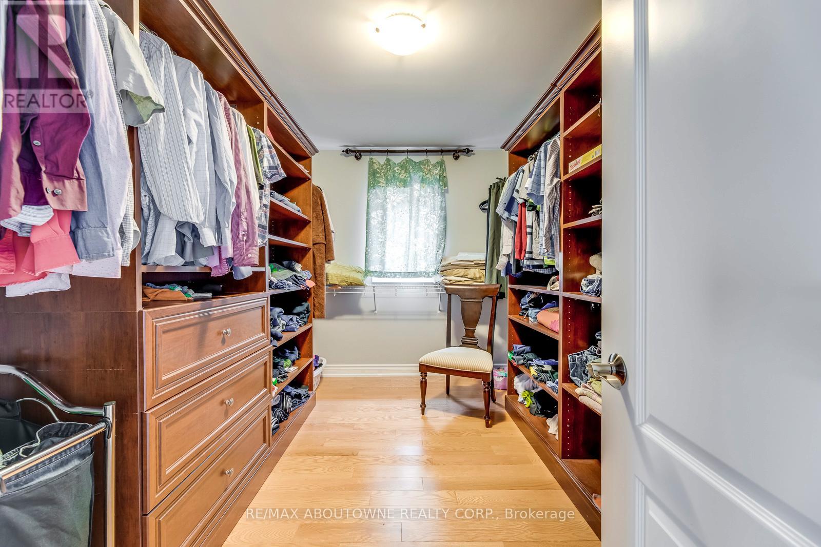 2481 Taylorwood Drive, Oakville, Ontario  L6H 0E1 - Photo 30 - W12986154