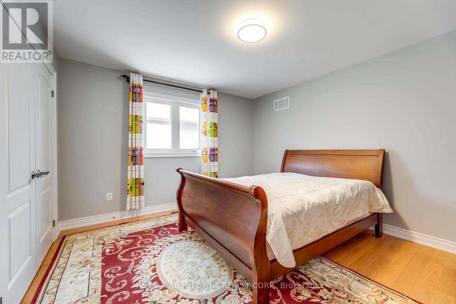 2481 Taylorwood Drive, Oakville, Ontario  L6H 0E1 - Photo 31 - W12986154