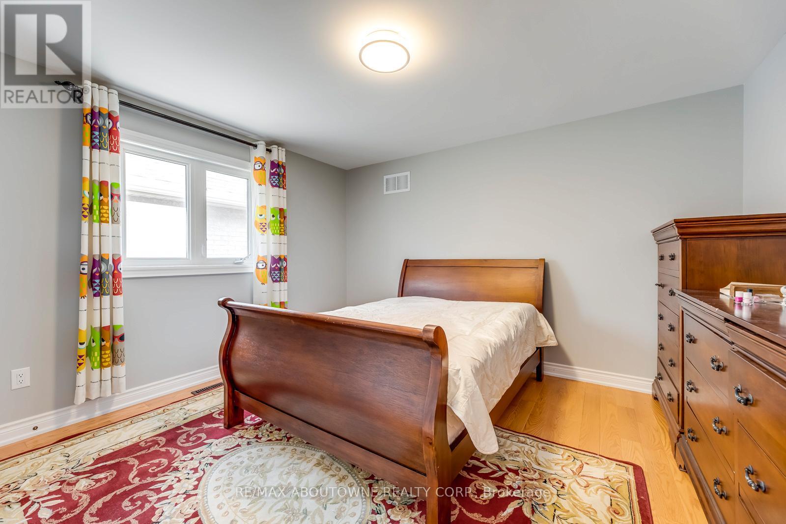 2481 Taylorwood Drive, Oakville, Ontario  L6H 0E1 - Photo 32 - W12986154