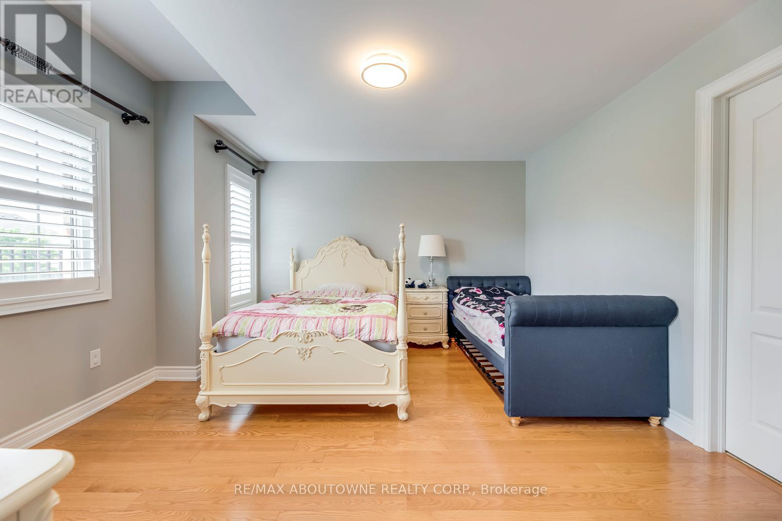 2481 Taylorwood Drive, Oakville, Ontario  L6H 0E1 - Photo 33 - W12986154