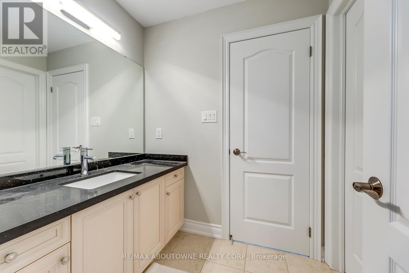 2481 Taylorwood Drive, Oakville, Ontario  L6H 0E1 - Photo 34 - W12986154