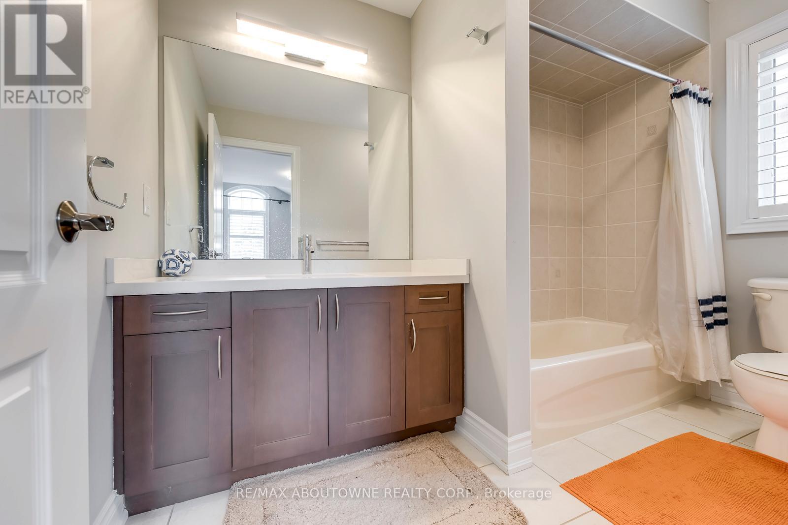 2481 Taylorwood Drive, Oakville, Ontario  L6H 0E1 - Photo 38 - W12986154