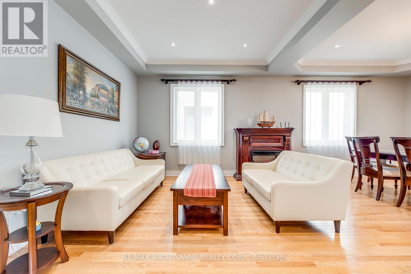 2481 Taylorwood Drive, Oakville, Ontario  L6H 0E1 - Photo 4 - W12986154