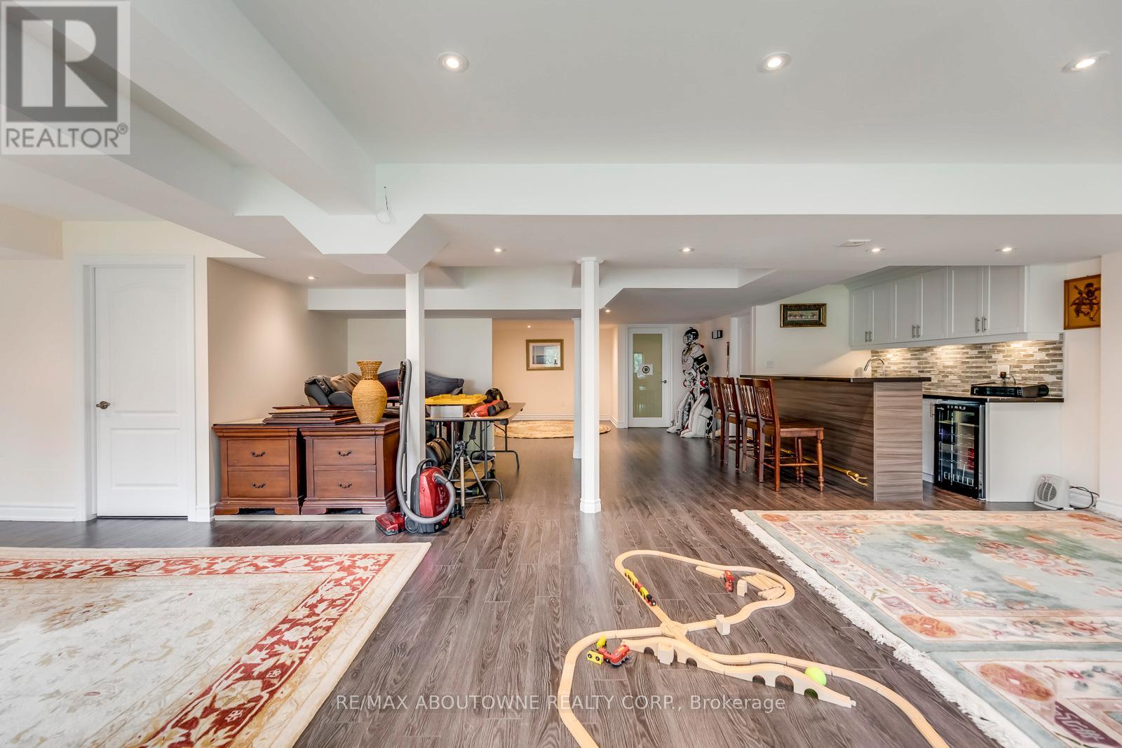 2481 Taylorwood Drive, Oakville, Ontario  L6H 0E1 - Photo 42 - W12986154