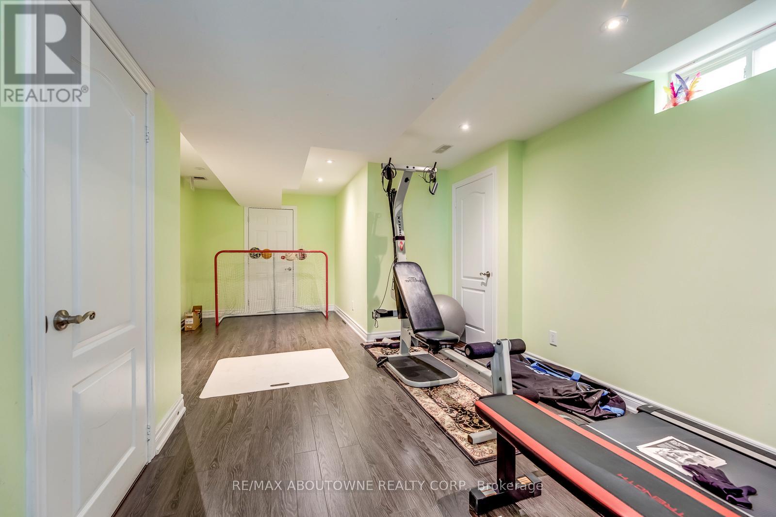 2481 Taylorwood Drive, Oakville, Ontario  L6H 0E1 - Photo 44 - W12986154