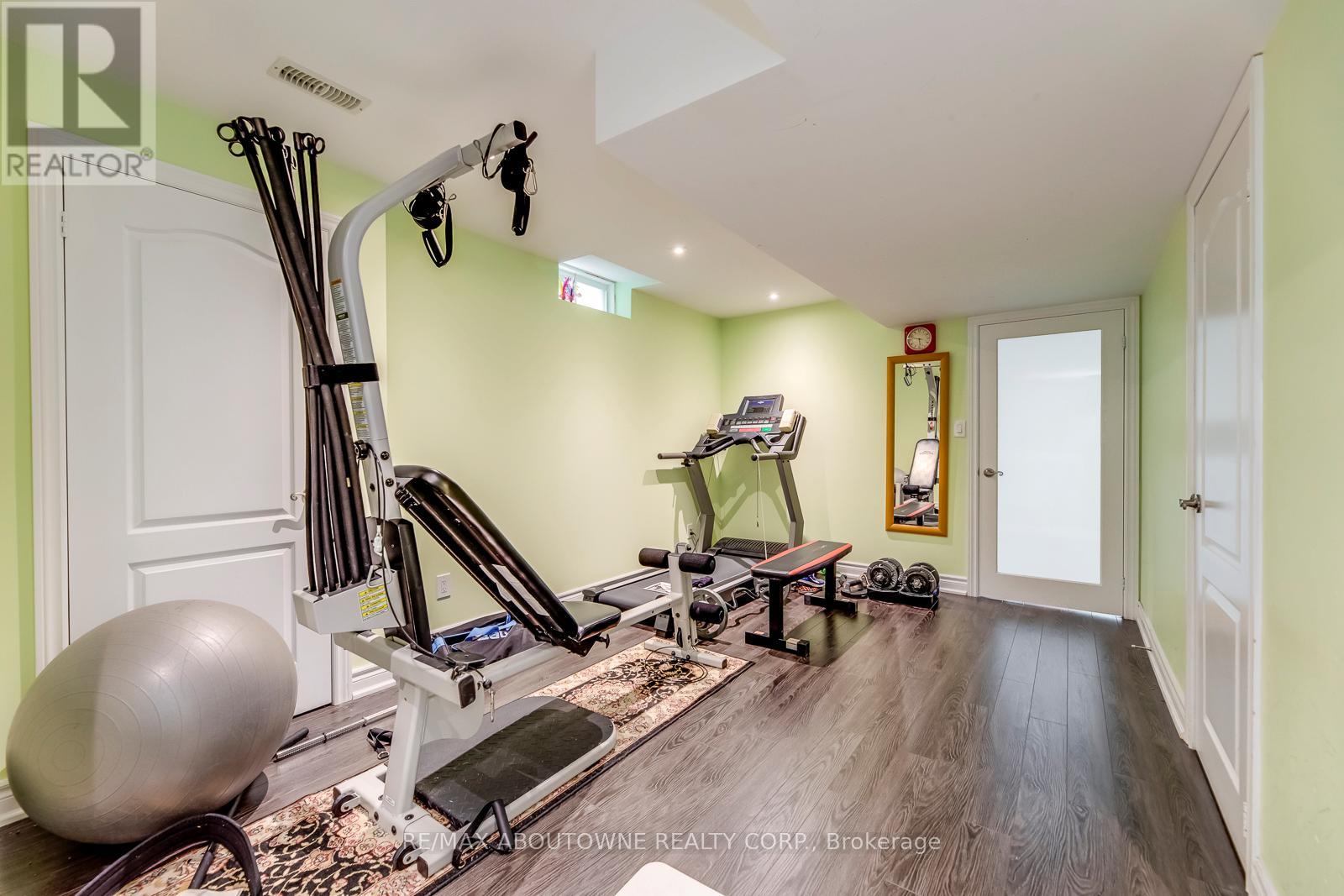 2481 Taylorwood Drive, Oakville, Ontario  L6H 0E1 - Photo 45 - W12986154