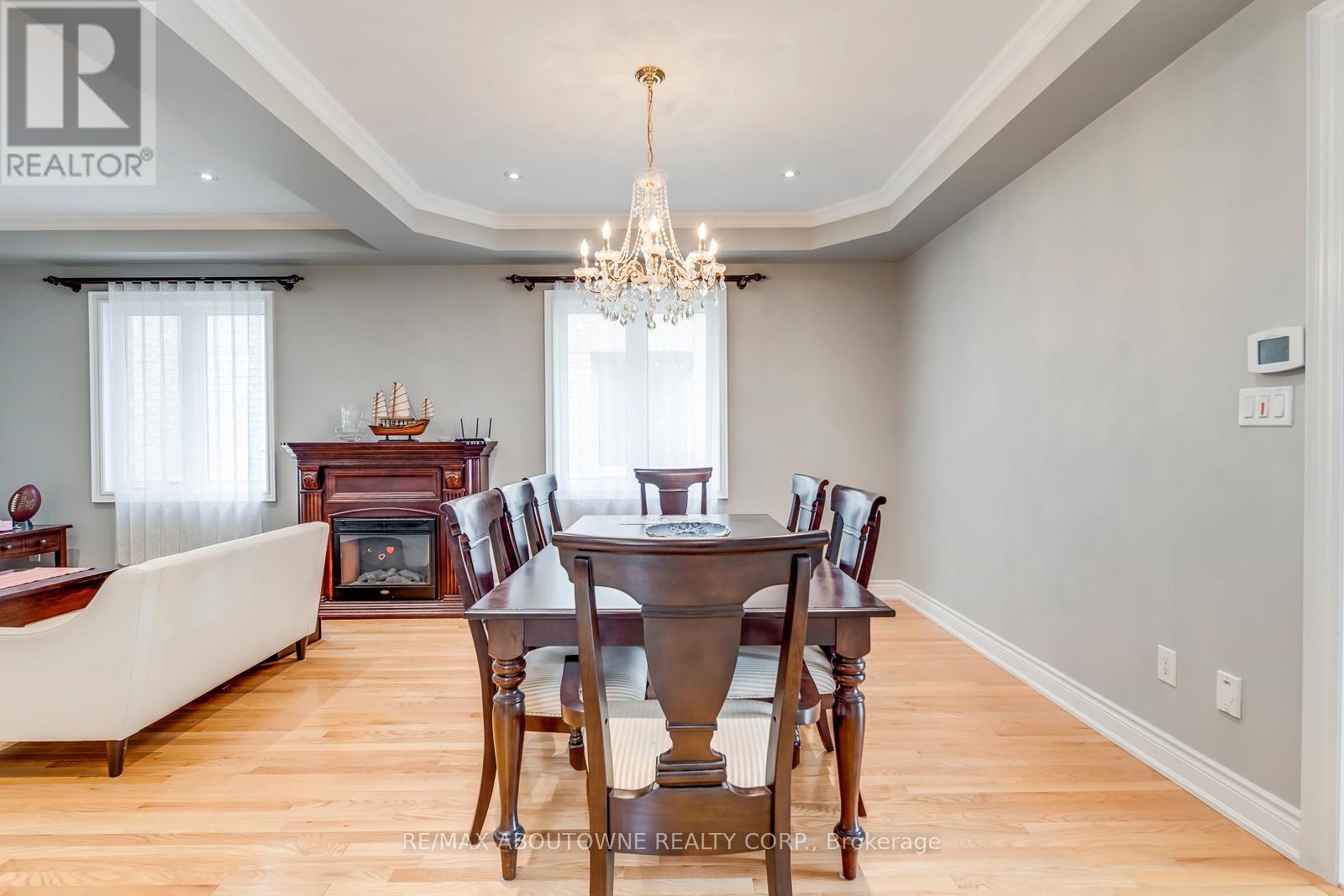 2481 Taylorwood Drive, Oakville, Ontario  L6H 0E1 - Photo 8 - W12986154