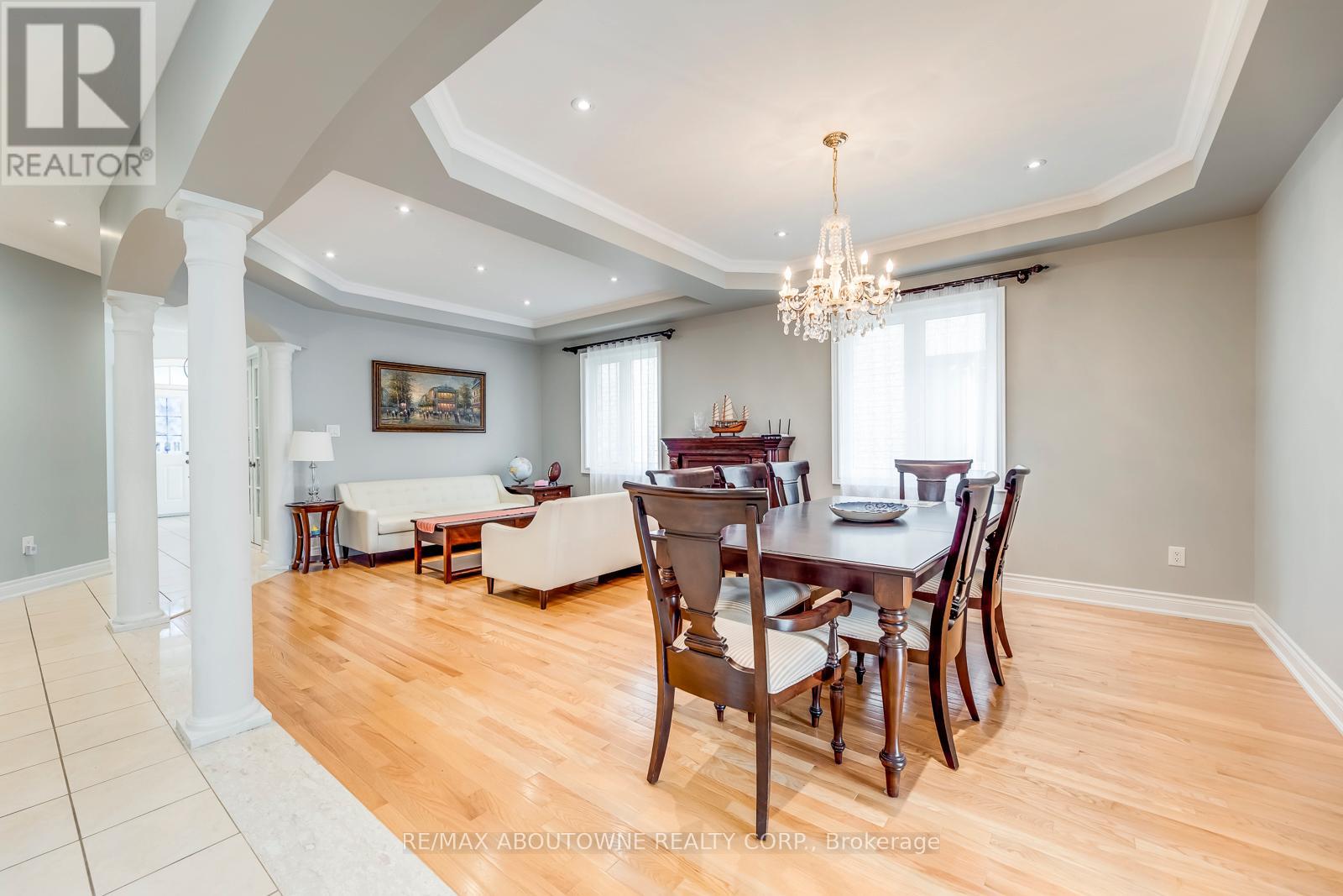 2481 Taylorwood Drive, Oakville, Ontario  L6H 0E1 - Photo 9 - W12986154