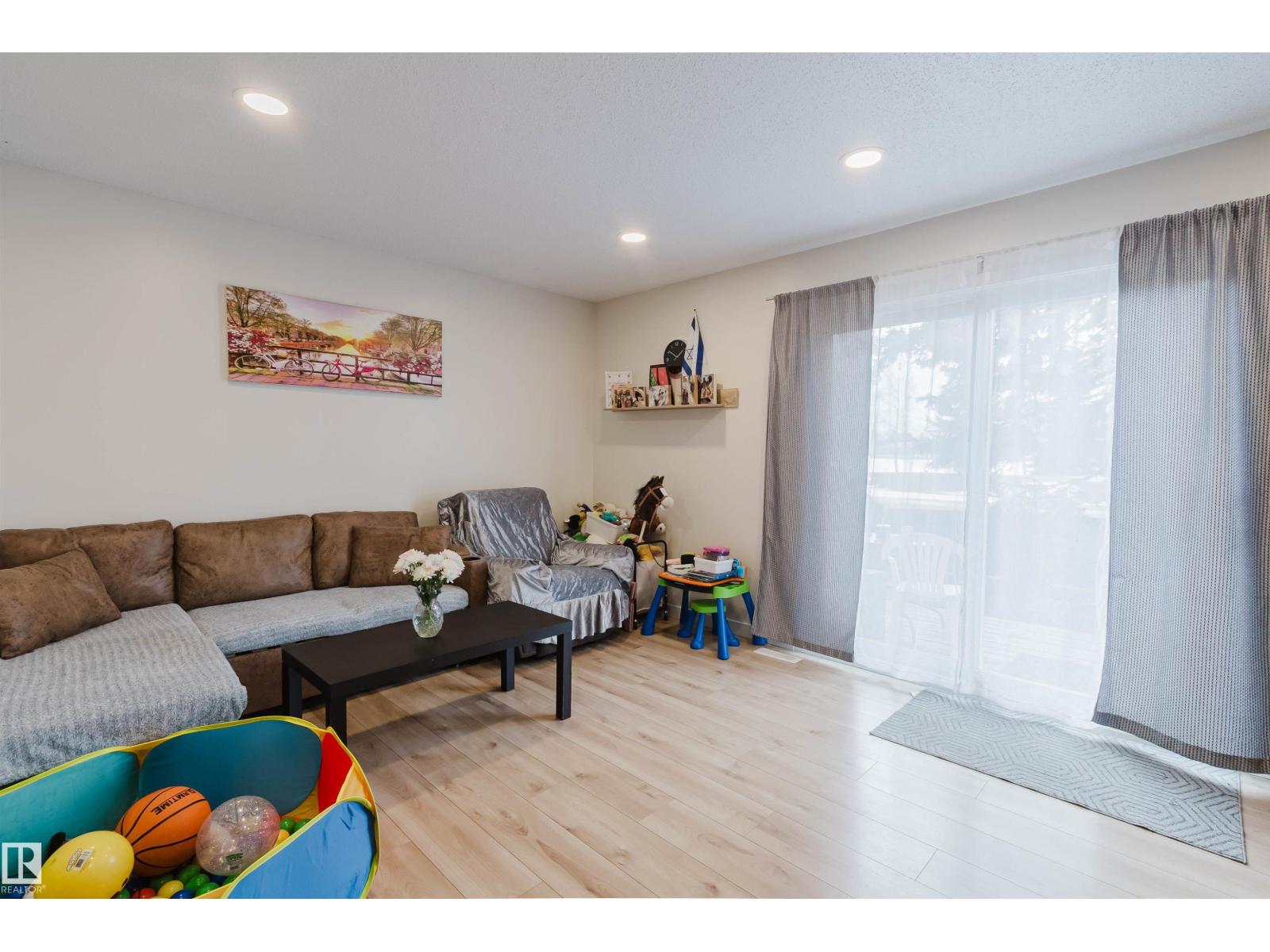 18088 93 Av Nw Nw, Edmonton, Alberta  T5T 1Y1 - Photo 10 - E4481461