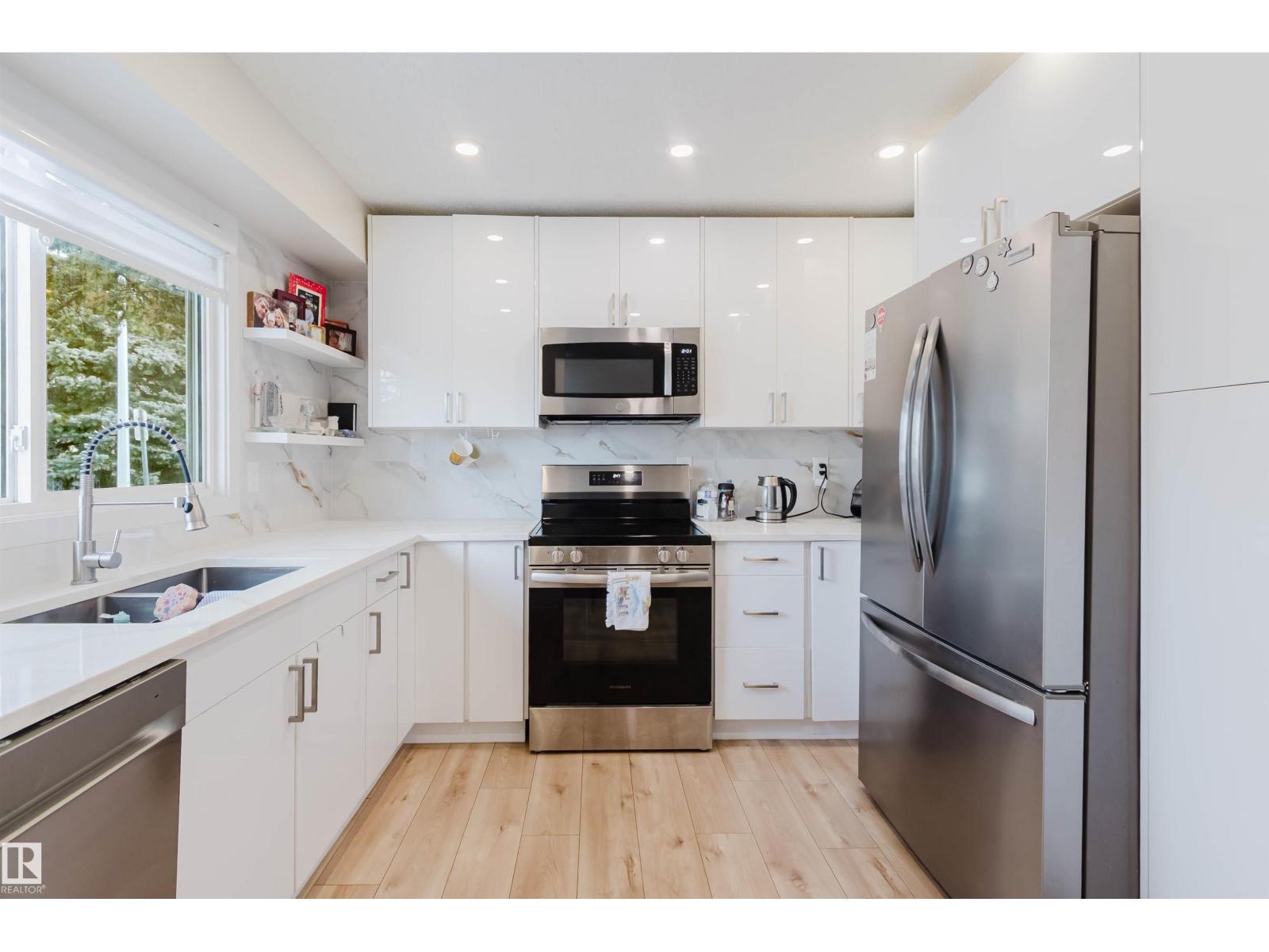 18088 93 Av Nw Nw, Edmonton, Alberta  T5T 1Y1 - Photo 5 - E4481461