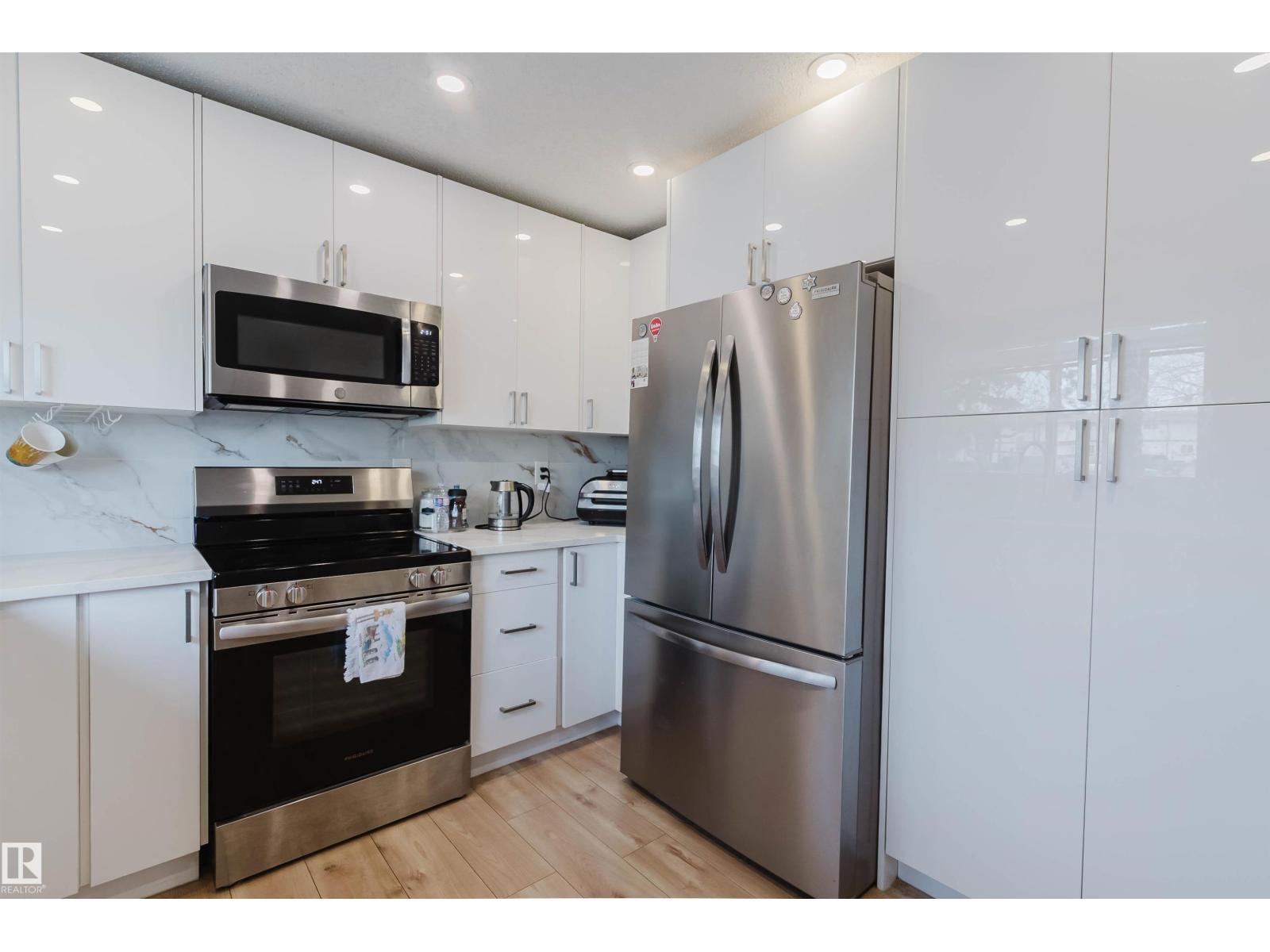 18088 93 Av Nw Nw, Edmonton, Alberta  T5T 1Y1 - Photo 6 - E4481461