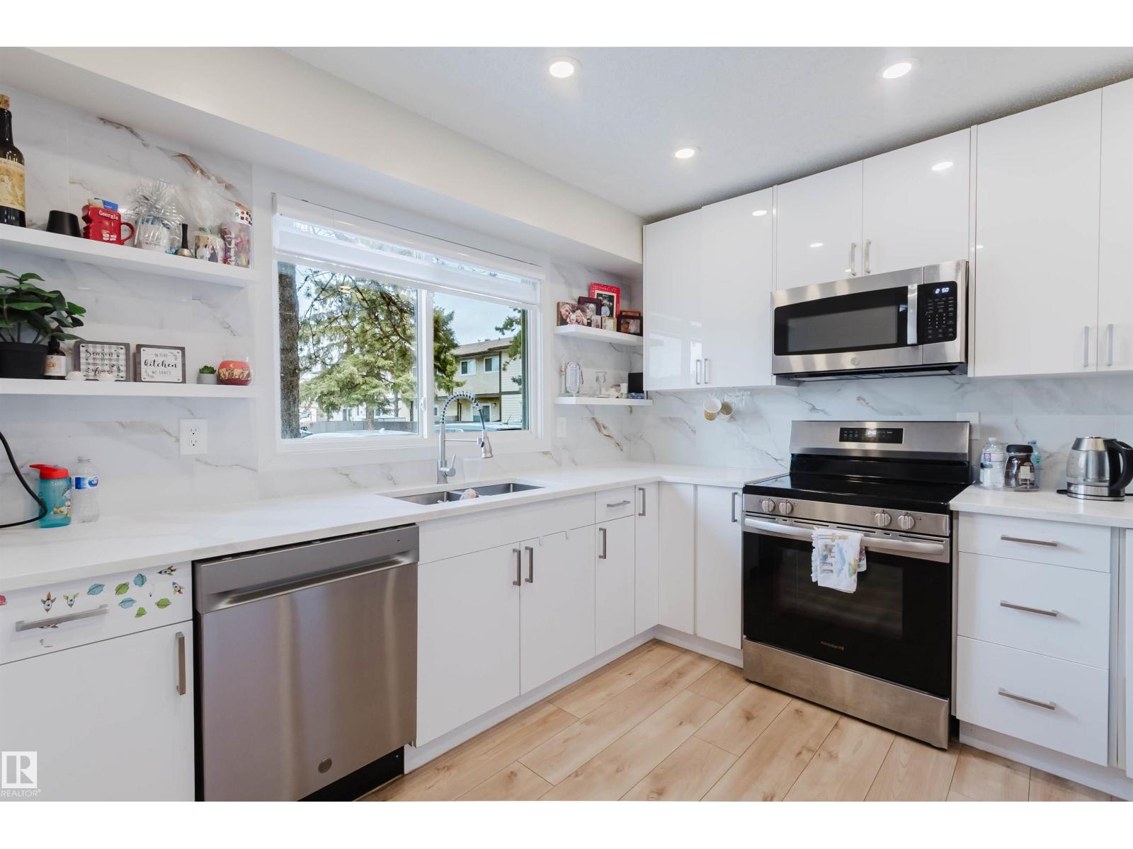 18088 93 Av Nw Nw, Edmonton, Alberta  T5T 1Y1 - Photo 4 - E4481461