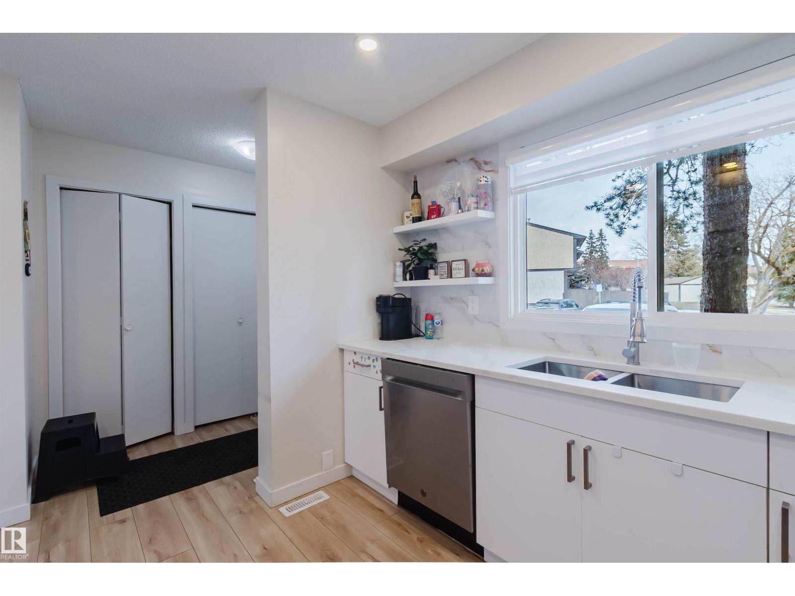 18088 93 Av Nw Nw, Edmonton, Alberta  T5T 1Y1 - Photo 7 - E4481461