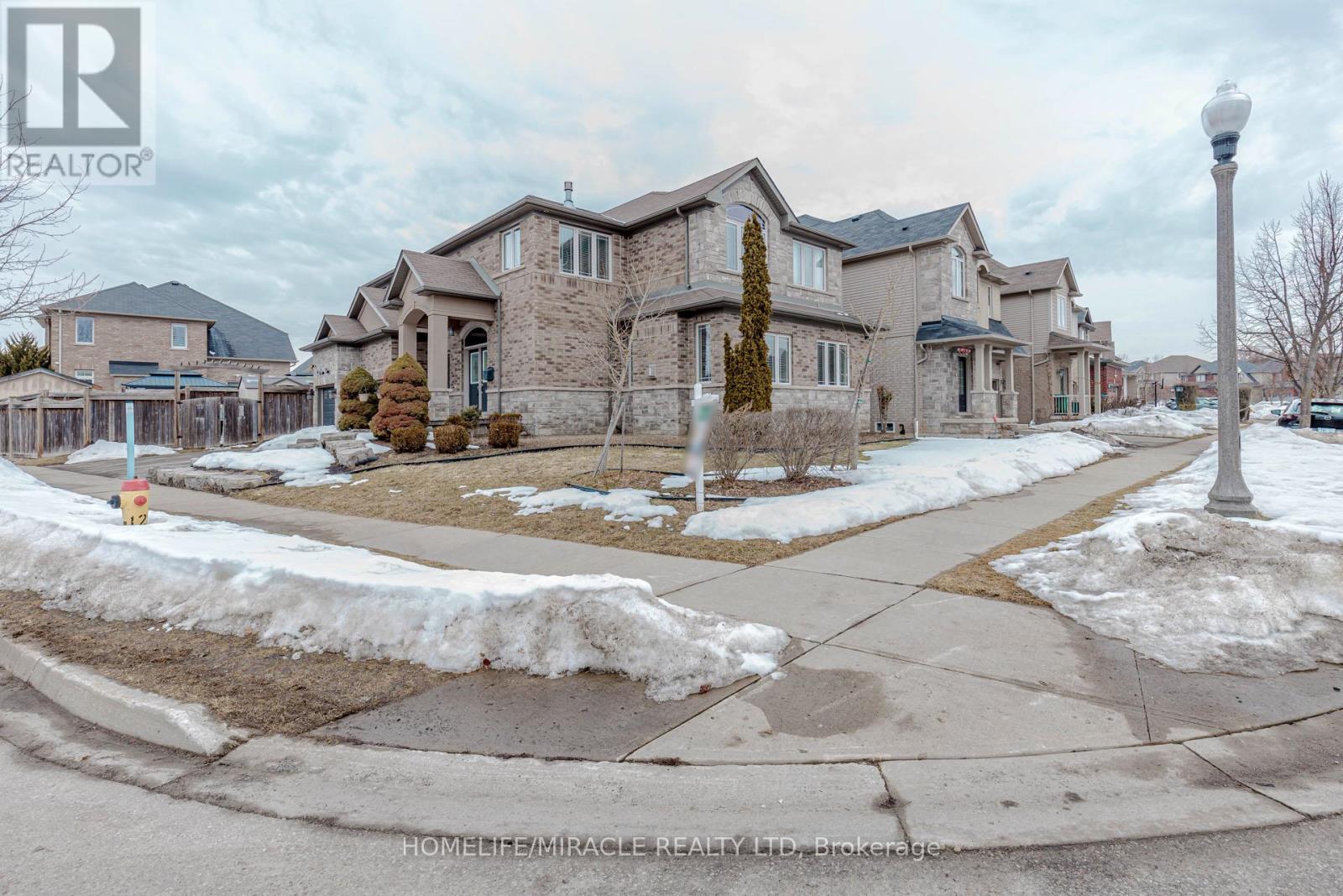 2 Doon Creek Street, Kitchener, Ontario  N2P 2R3 - Photo 2 - X12986128