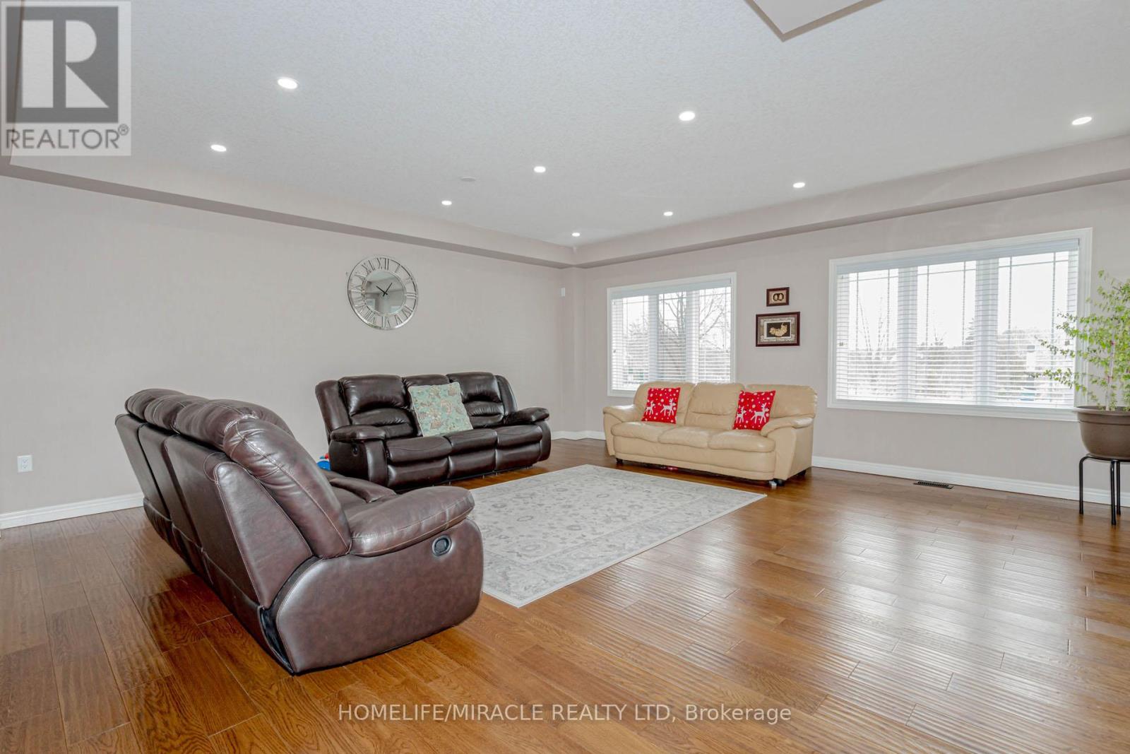 2 Doon Creek Street, Kitchener, Ontario  N2P 2R3 - Photo 7 - X12986128