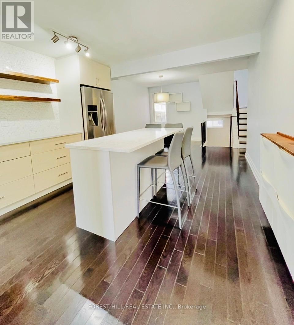 812 Sweetwater Crescent, Mississauga, Ontario  L5H 4A4 - Photo 7 - W12981710