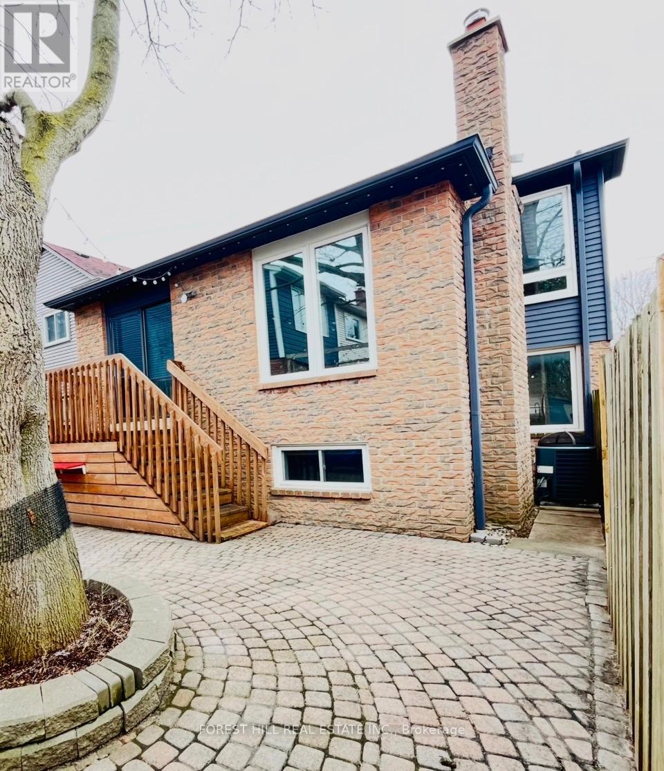 812 Sweetwater Crescent, Mississauga, Ontario  L5H 4A4 - Photo 8 - W12981710