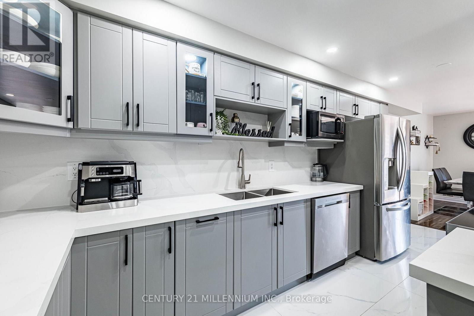 100 Monaco Court, Brampton, Ontario  L7A 1X2 - Photo 8 - W12985346