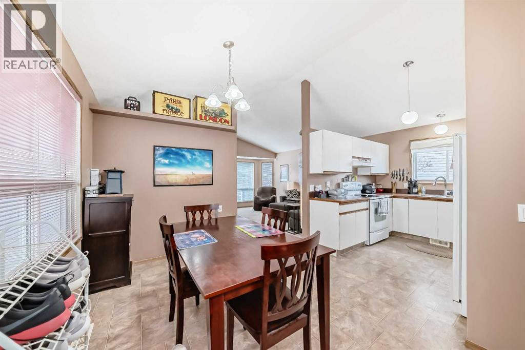 329 Martinwood Place Ne, Calgary, Alberta  T3J 3H7 - Photo 14 - A2285894