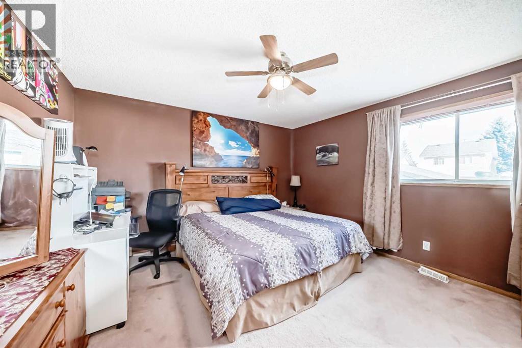 329 Martinwood Place Ne, Calgary, Alberta  T3J 3H7 - Photo 16 - A2285894