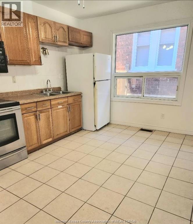 1561 York St, Windsor, Ontario  N8X 1W5 - Photo 3 - 26007824