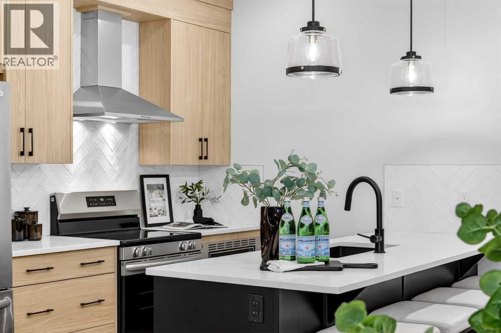 306 Alpine Boulevard, Calgary, Alberta  T2Y 0Y4 - Photo 10 - A2270684