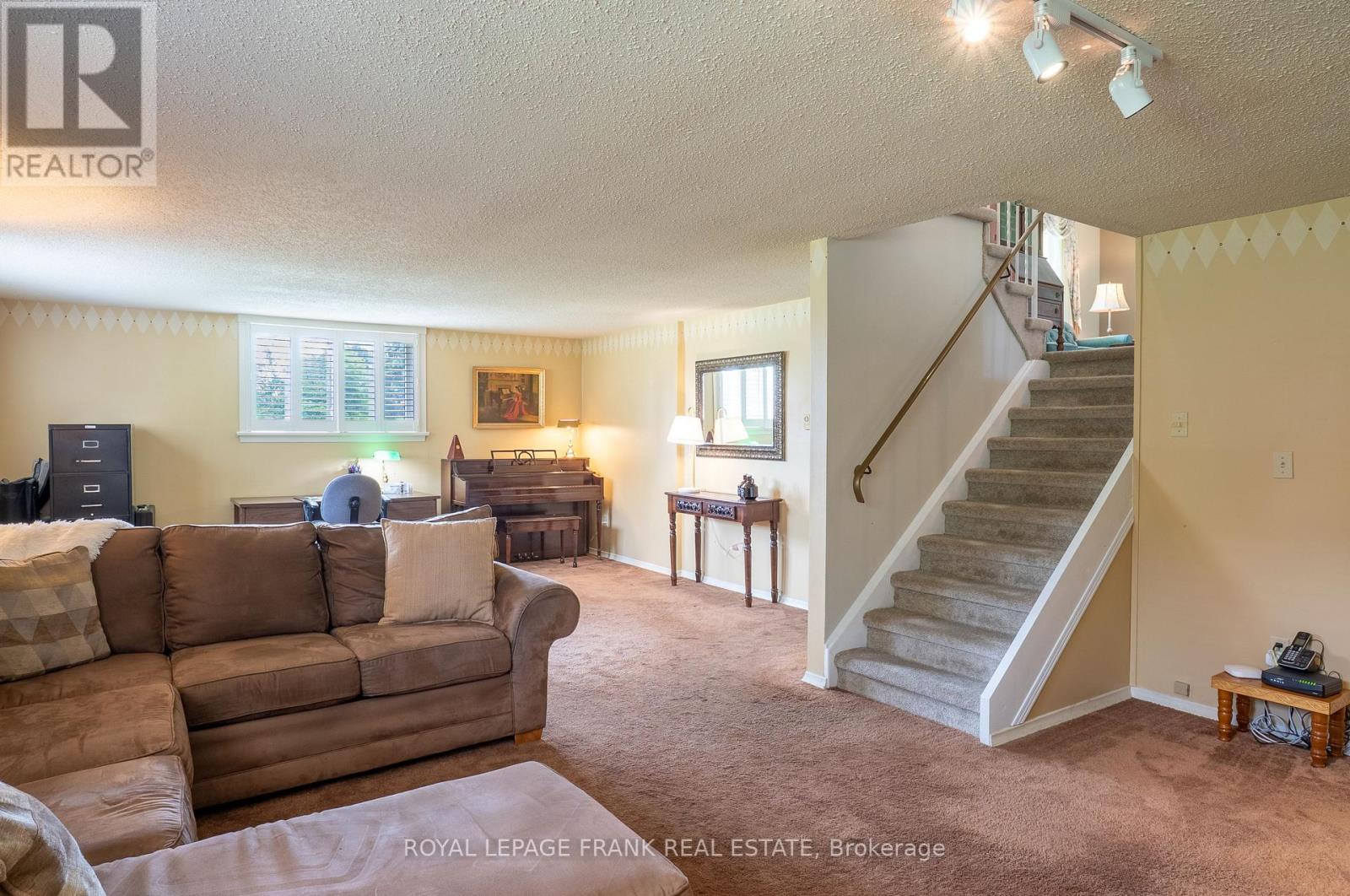 383 Old Surrey Lane, Kawartha Lakes, Ontario  K0M 1A0 - Photo 21 - X12594004