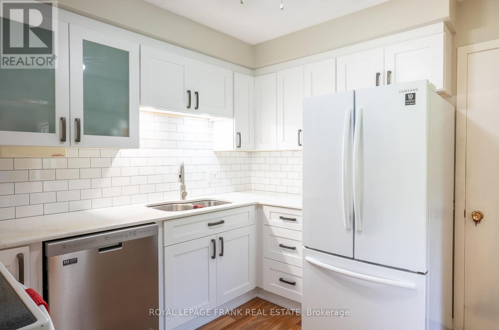 383 Old Surrey Lane, Kawartha Lakes, Ontario  K0M 1A0 - Photo 6 - X12594004