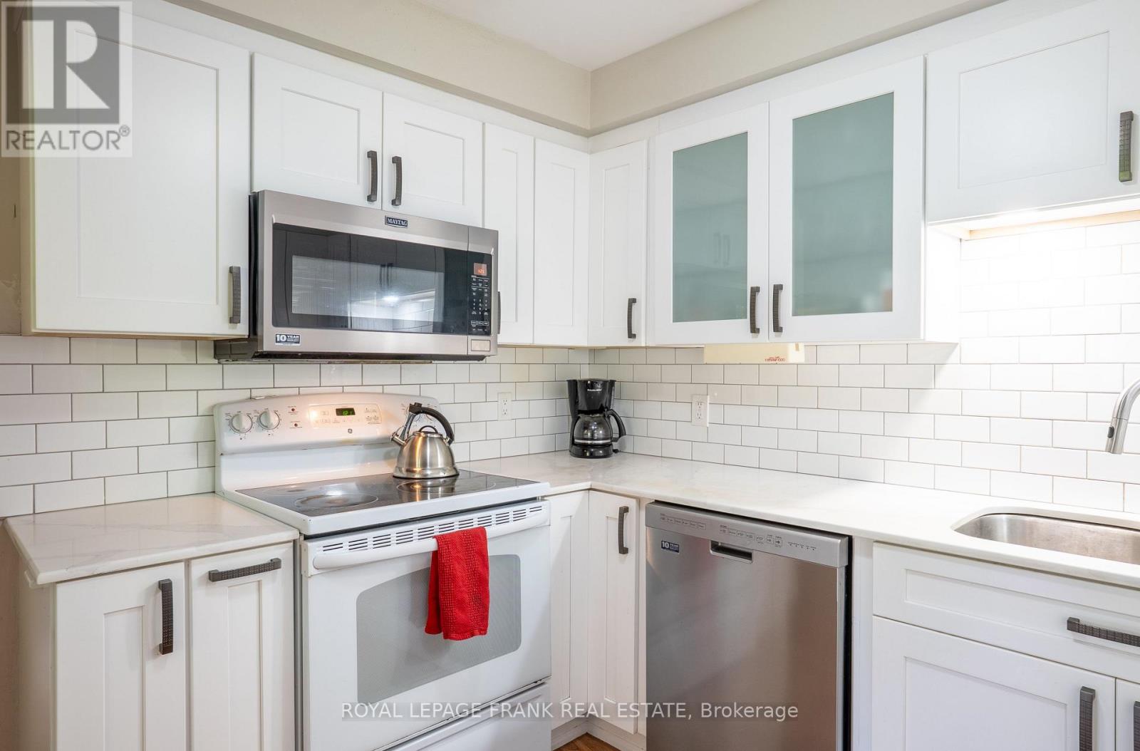 383 Old Surrey Lane, Kawartha Lakes, Ontario  K0M 1A0 - Photo 5 - X12594004