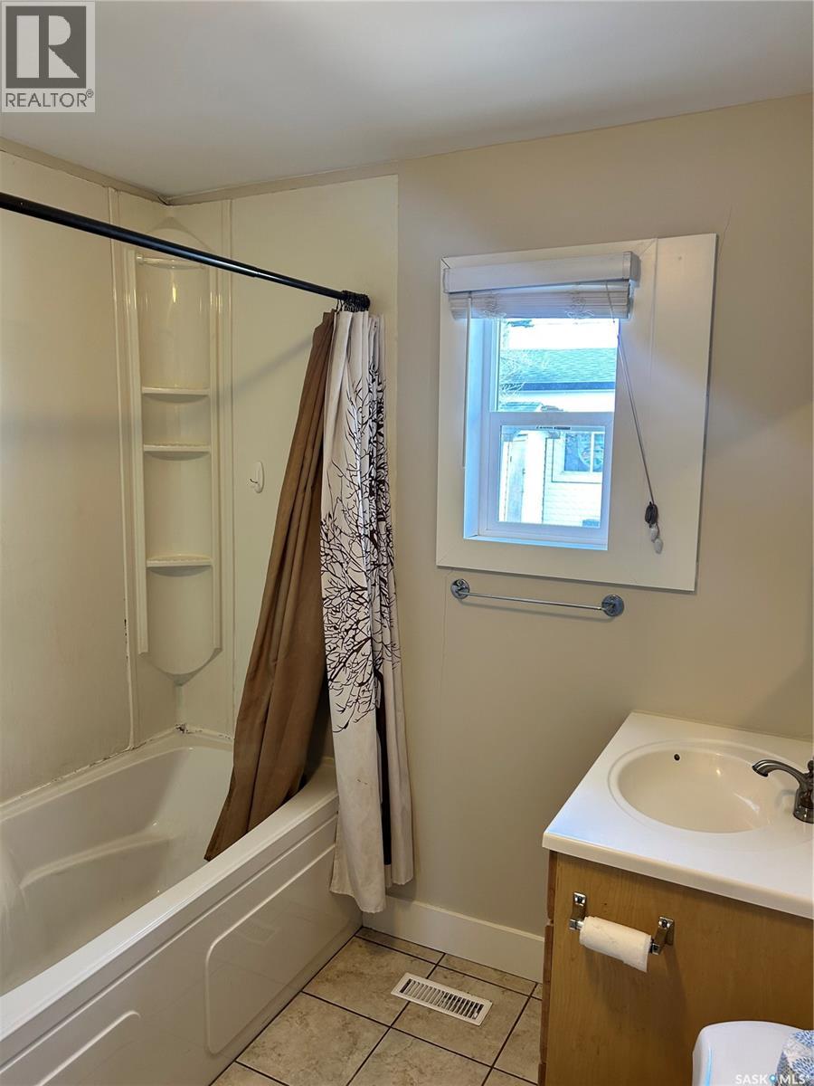 Street 1726 Forget Street, Regina, Saskatchewan  S4T 4Y5 - Photo 10 - SK032605