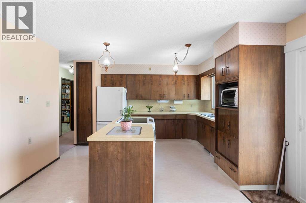 4214 50 Avenue, Olds, Alberta  T4H 1A5 - Photo 3 - A2287035