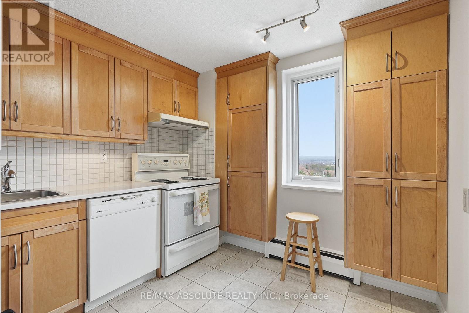 1010 - 915 Elmsmere Road, Ottawa, Ontario  K1J 8H8 - Photo 14 - X12986190