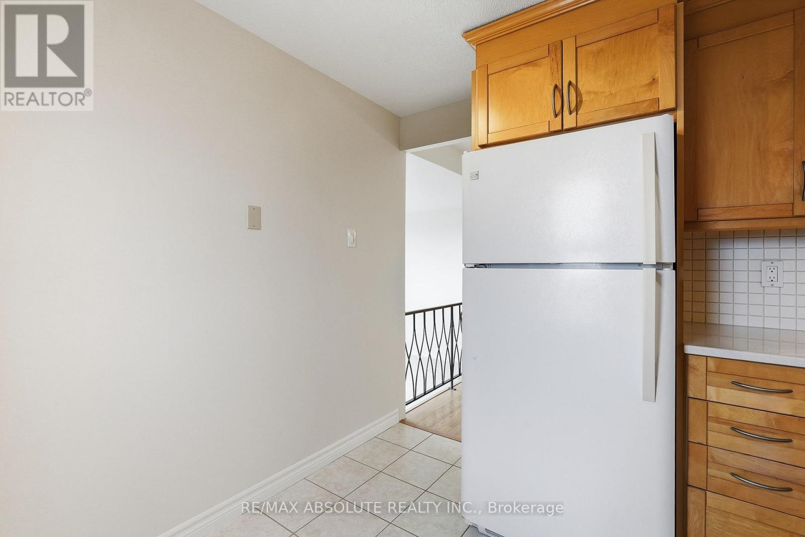 1010 - 915 Elmsmere Road, Ottawa, Ontario  K1J 8H8 - Photo 17 - X12986190