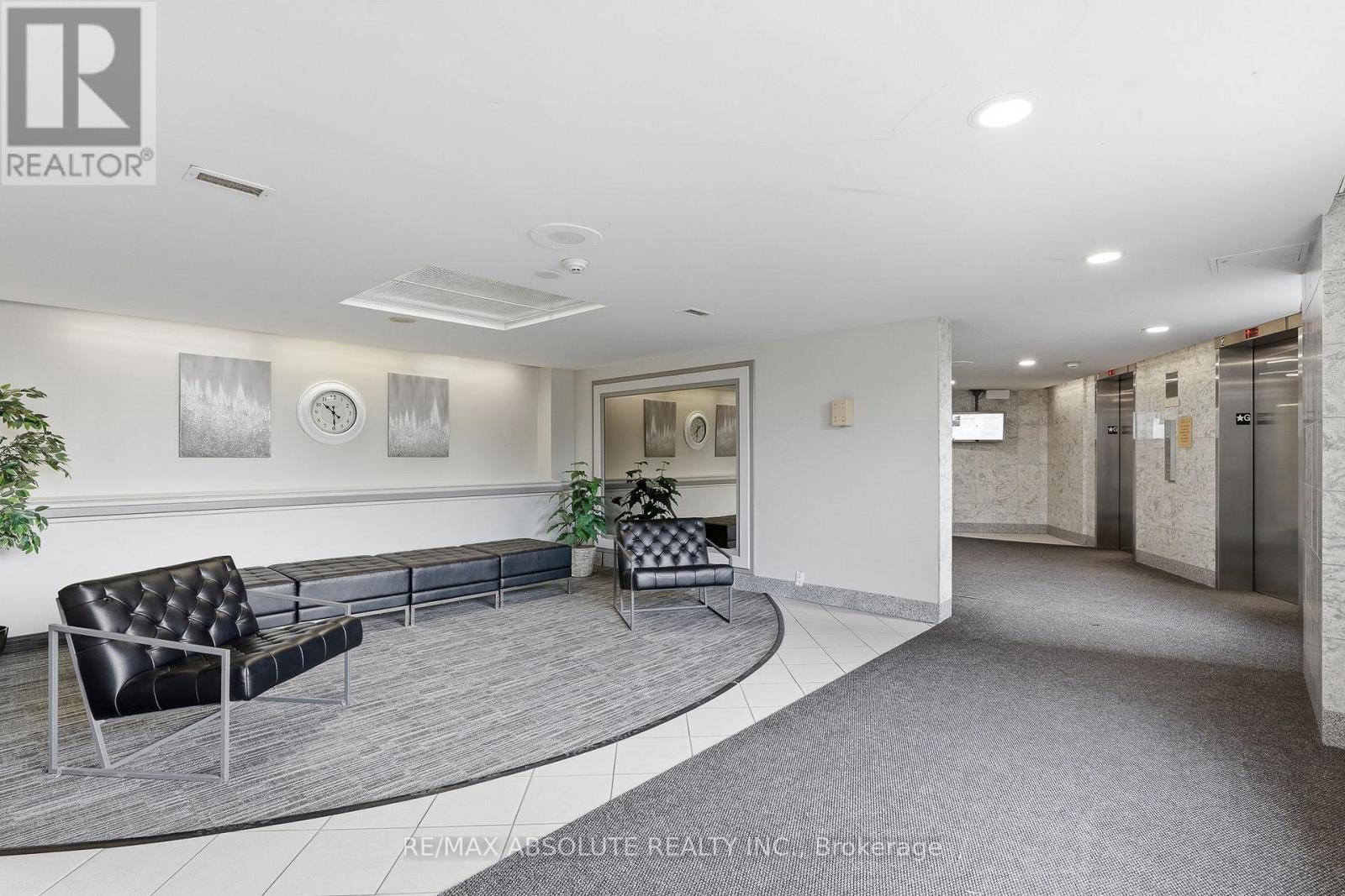 1010 - 915 Elmsmere Road, Ottawa, Ontario  K1J 8H8 - Photo 3 - X12986190