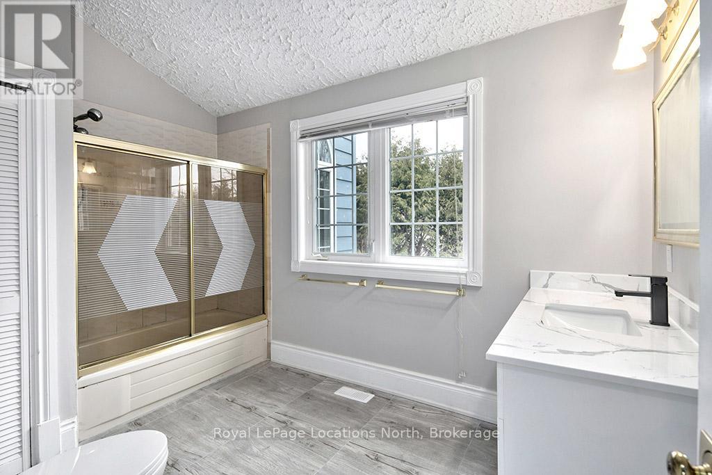 252 Swiss Meadows Boulevard, Blue Mountains, Ontario  N0H 2E0 - Photo 11 - X12986202