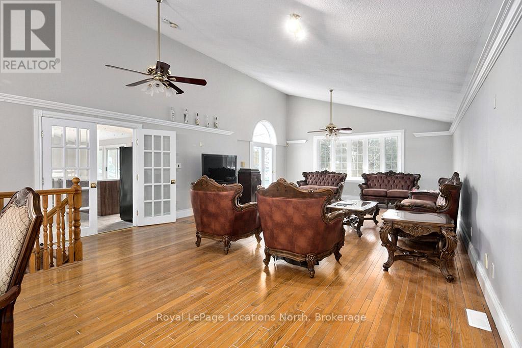 252 Swiss Meadows Boulevard, Blue Mountains, Ontario  N0H 2E0 - Photo 12 - X12986202