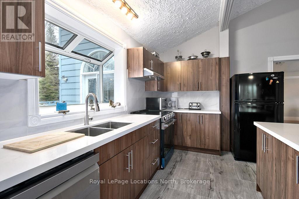 252 Swiss Meadows Boulevard, Blue Mountains, Ontario  N0H 2E0 - Photo 9 - X12986202