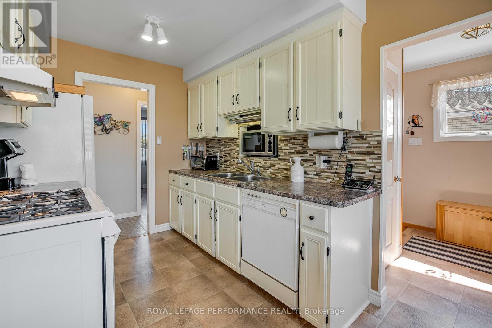 459 Theriault Street, Hawkesbury, Ontario  K6A 1Z4 - Photo 8 - X12986176