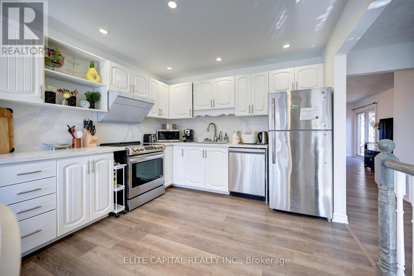 Upper - 298 Tampa Drive, Georgina, Ontario  L4P 3T7 - Photo 3 - N12986200