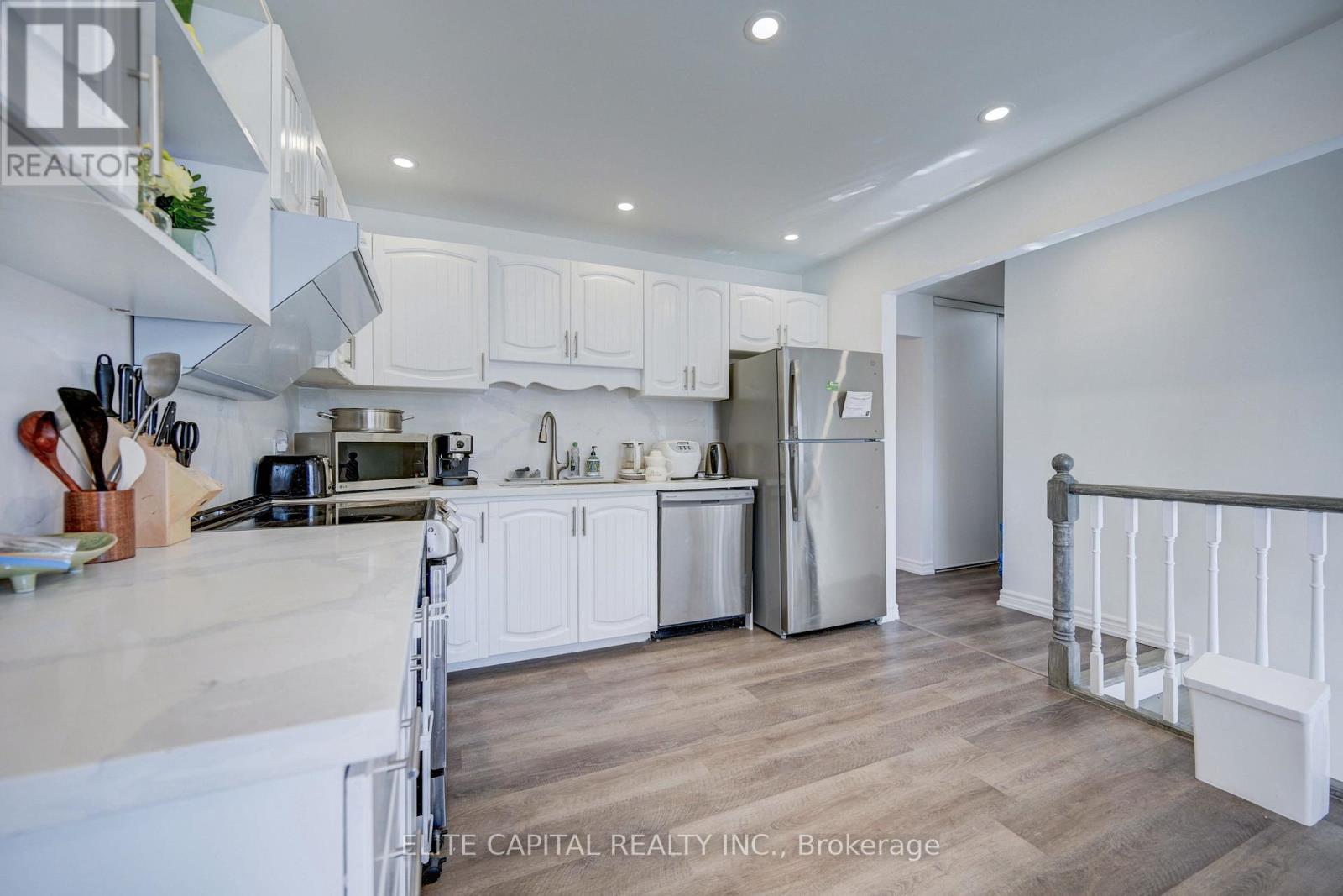 Upper - 298 Tampa Drive, Georgina, Ontario  L4P 3T7 - Photo 4 - N12986200