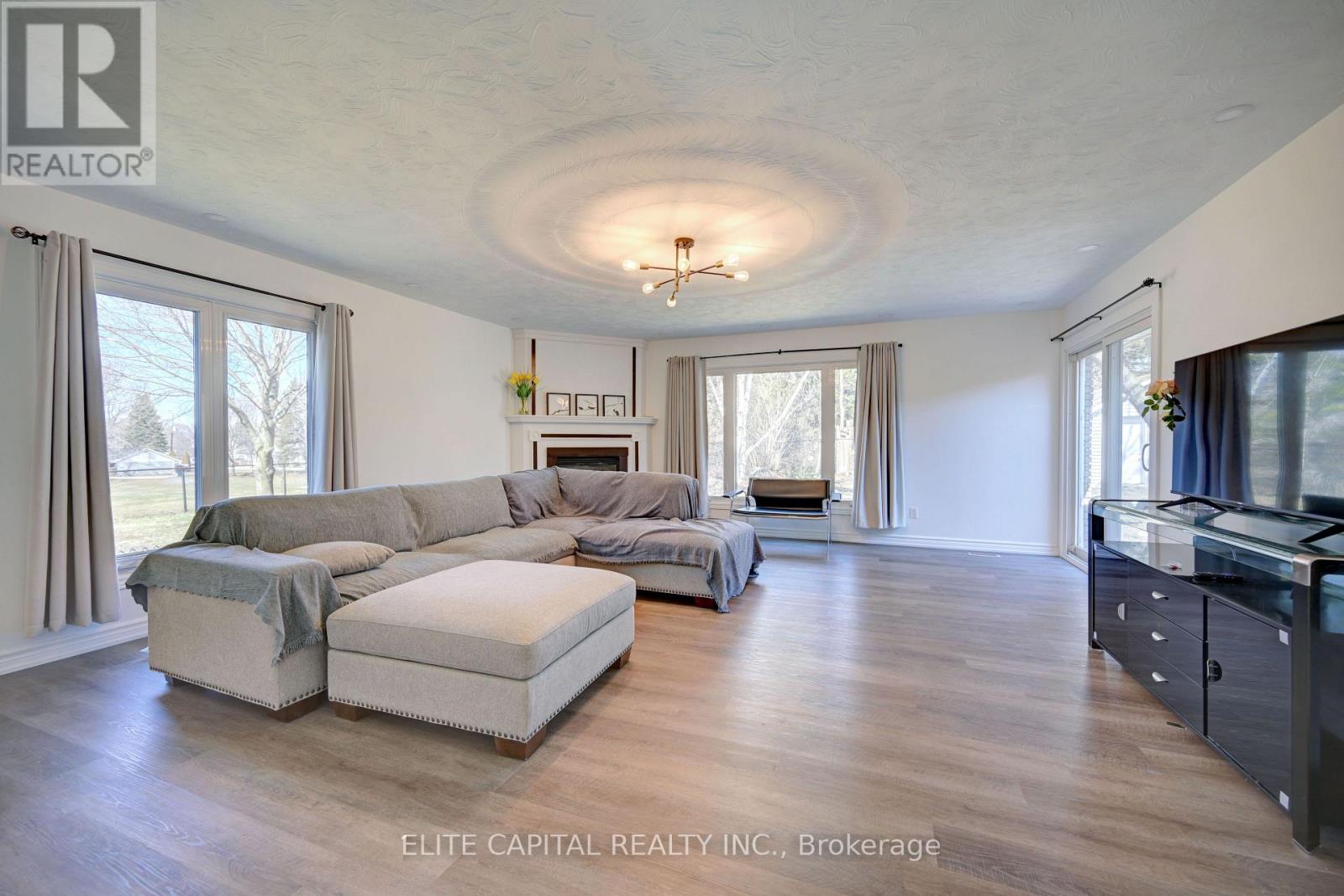 Upper - 298 Tampa Drive, Georgina, Ontario  L4P 3T7 - Photo 5 - N12986200