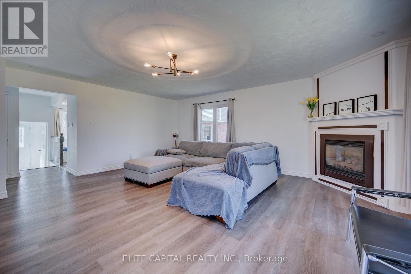 Upper - 298 Tampa Drive, Georgina, Ontario  L4P 3T7 - Photo 6 - N12986200