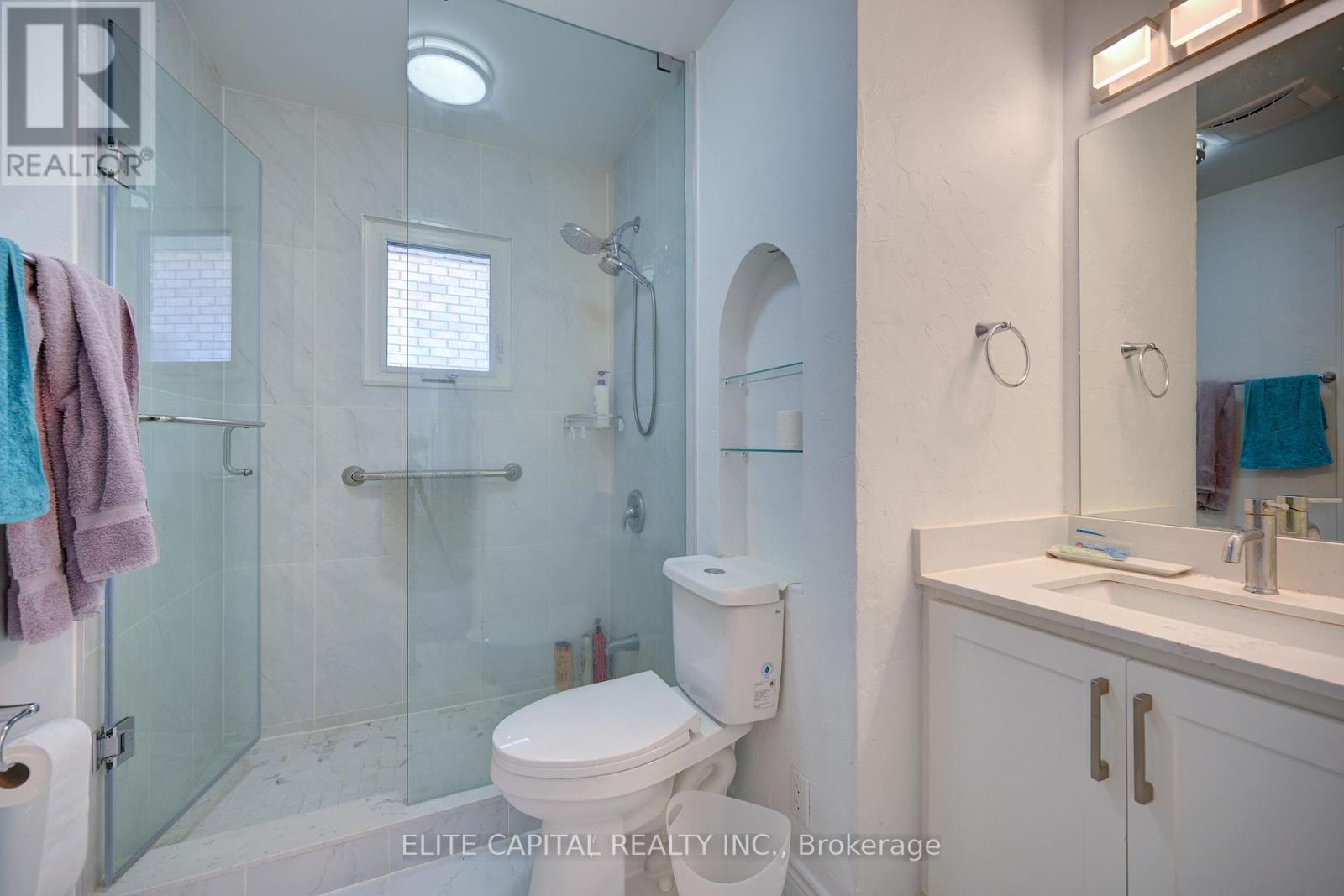 Upper - 298 Tampa Drive, Georgina, Ontario  L4P 3T7 - Photo 8 - N12986200