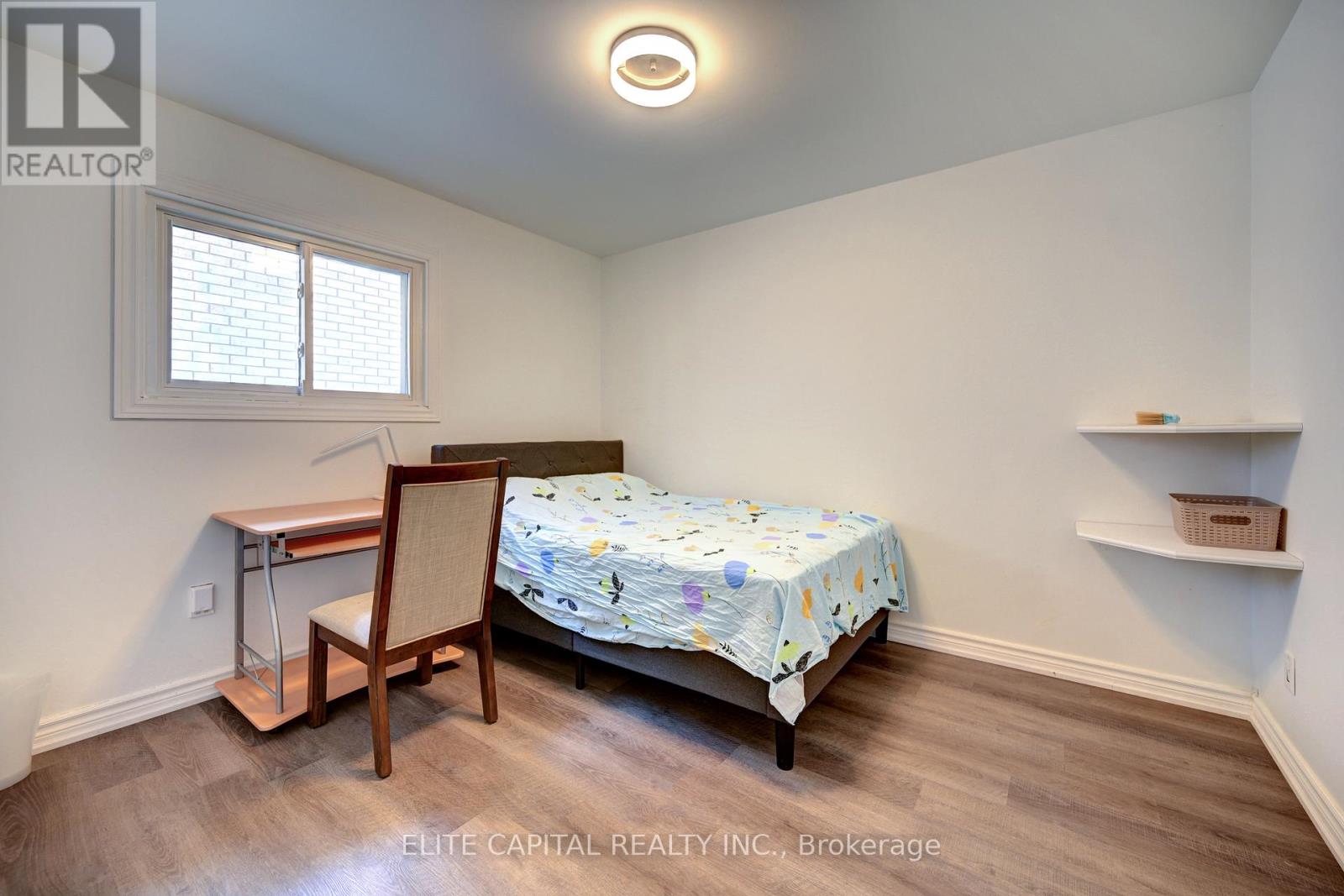 Upper - 298 Tampa Drive, Georgina, Ontario  L4P 3T7 - Photo 9 - N12986200