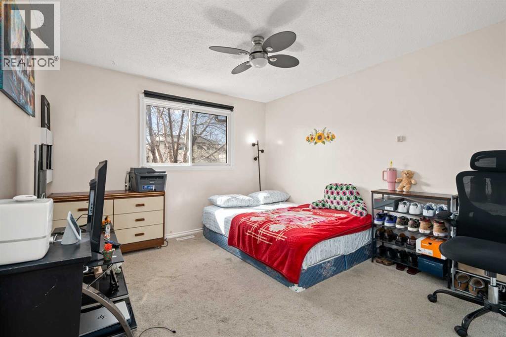 124 Berkley Way Nw, Calgary, Alberta  T3K 1B6 - Photo 12 - A2292381